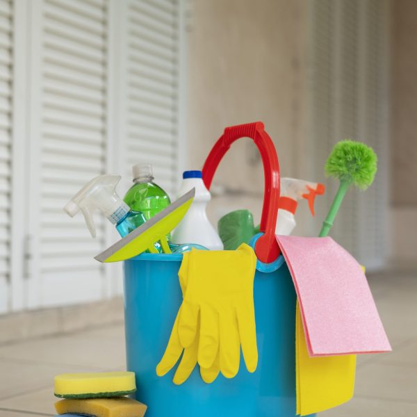 still-life-cleaning-tools (1)